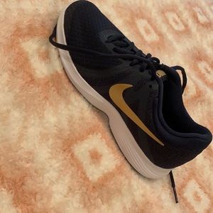navy and gold nike running shoes!